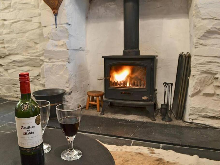 Cosy Terrace Cottage Built Into The Mountain Side. 블레노페스티니오그 외부 사진