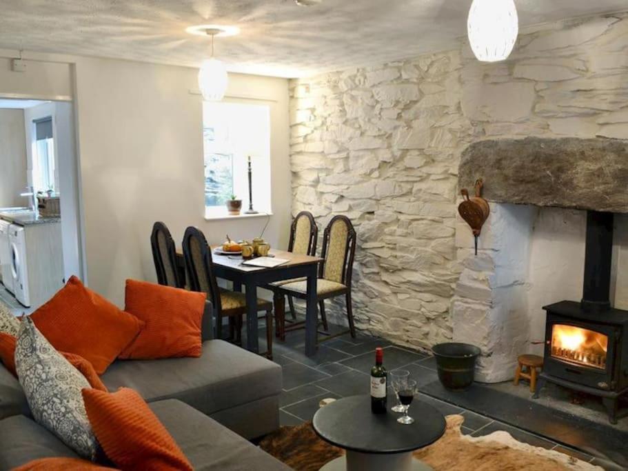 Cosy Terrace Cottage Built Into The Mountain Side. 블레노페스티니오그 외부 사진
